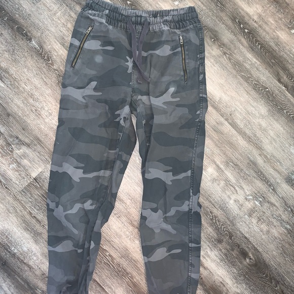 TNA camo joggers - Picture 1 of 2